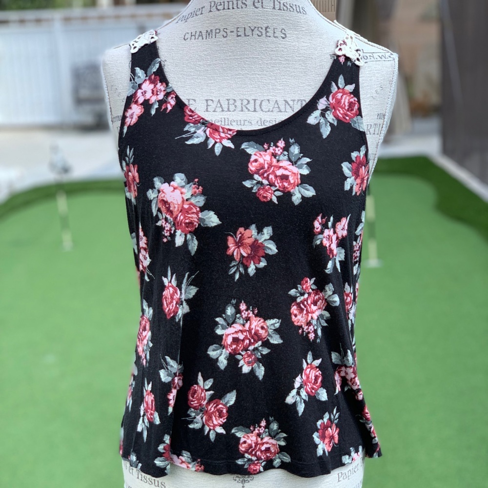 FULL TILT Sz Med  tank/blouse with lace! PRETTY!